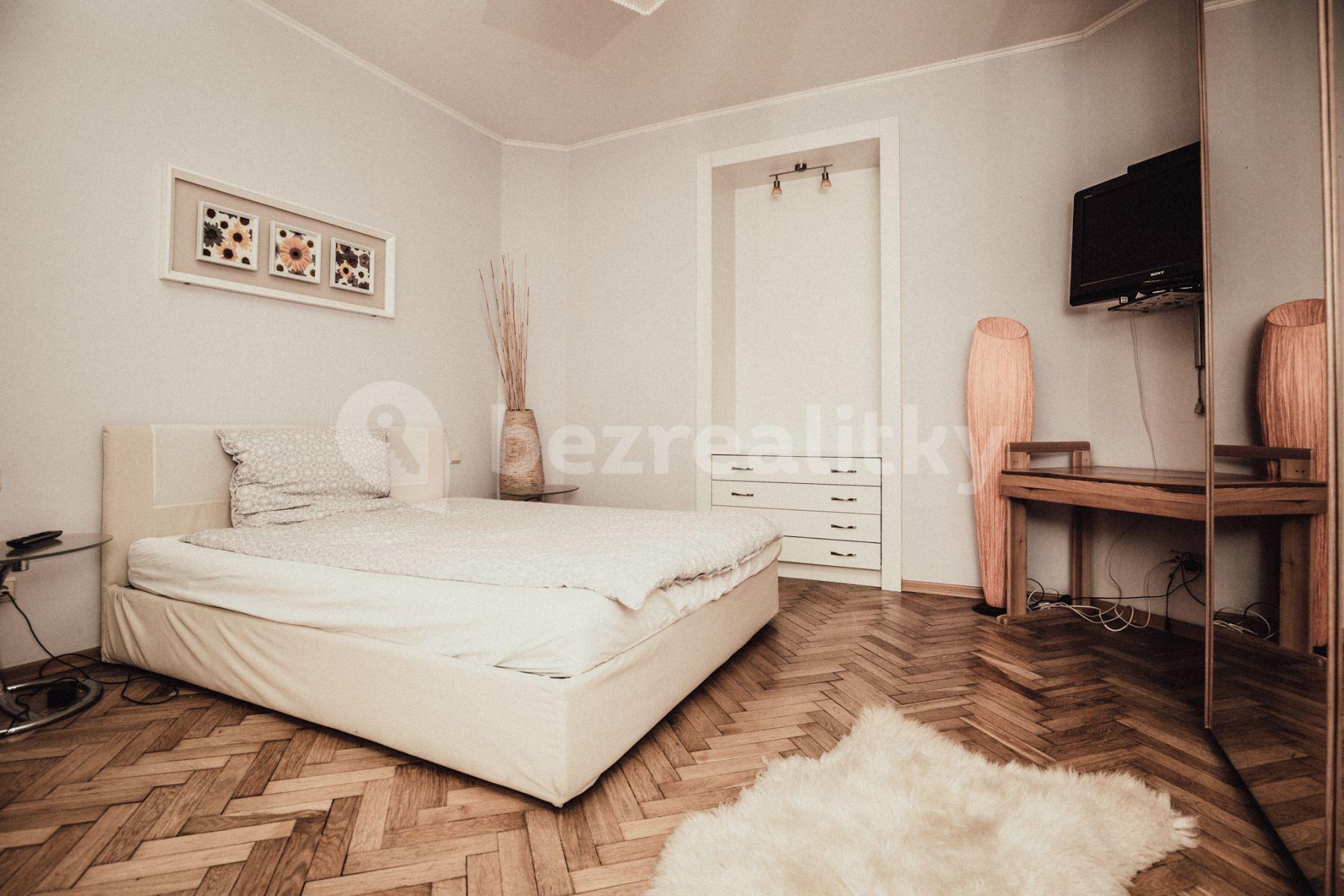 Pronájem bytu 2+kk 55 m², Ladova, Praha, Praha