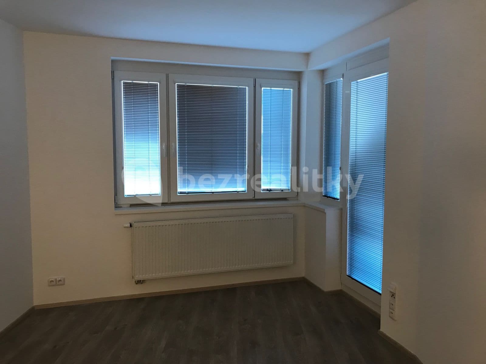 Pronájem bytu 2+kk 61 m², Makedonská, Praha, Praha