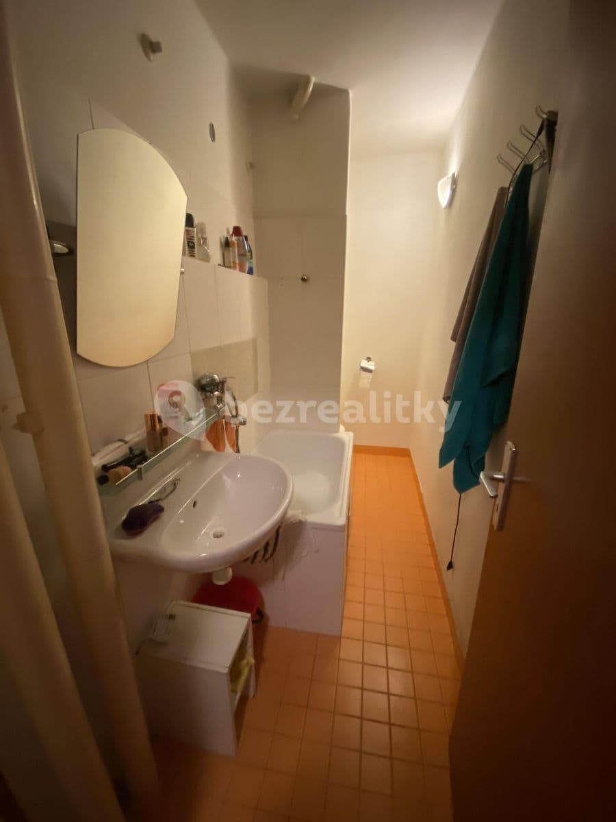 Pronájem bytu 2+kk 37 m², Veverkova, Hradec Králové, Královéhradecký kraj