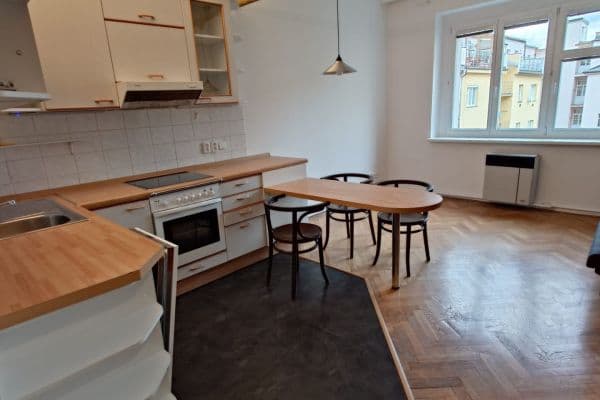 Pronájem bytu 1+1 44 m², Radhošťská, Praha Pronájem bytu 1+1 44 m², Radhošťská, Praha