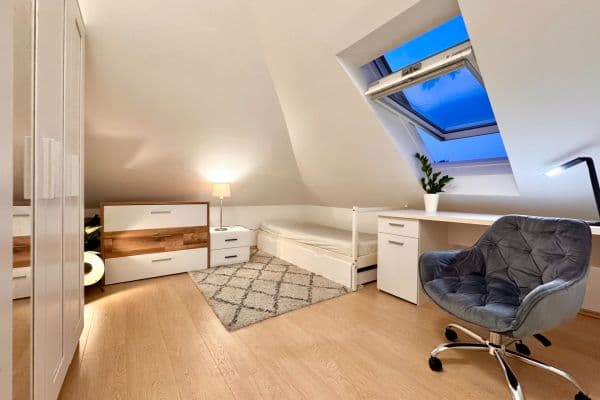 Pronájem bytu 4+1 98 m², Na Balkáně, Praha Pronájem bytu 4+1 98 m², Na Balkáně, Praha