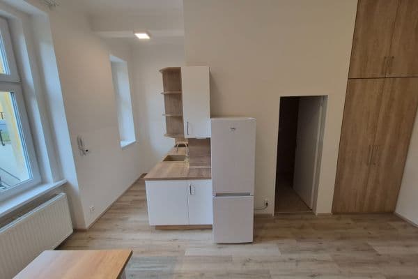 Pronájem bytu 2+kk 37 m², Boleslavova, Praha Pronájem bytu 2+kk 37 m², Boleslavova, Praha