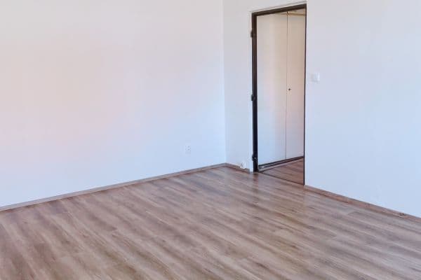 Pronájem bytu 3+1 69 m², Včelary Pronájem bytu 3+1 69 m², Včelary