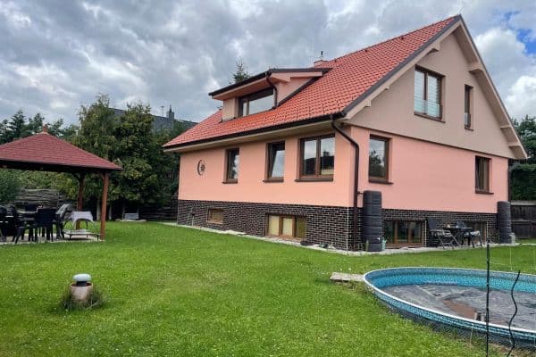 Pronájem domu 255 m², pozemek 477 m², Na Lipce, Mirošovice Pronájem domu 255 m², pozemek 477 m², Na Lipce, Mirošovice