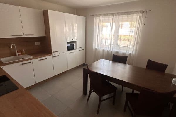Pronájem bytu 2+1 58 m², Stromořadí, Dobřany Pronájem bytu 2+1 58 m², Stromořadí, Dobřany