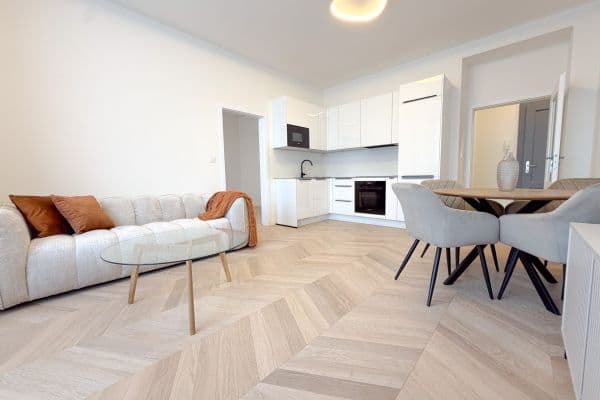 Prodej bytu 2+kk 54 m², Jeseniova, Praha Prodej bytu 2+kk 54 m², Jeseniova, Praha