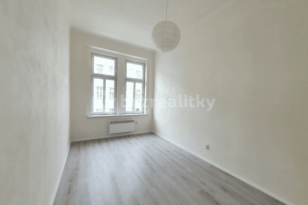 Pronájem bytu 1+kk 28 m², Nuselská, Prague