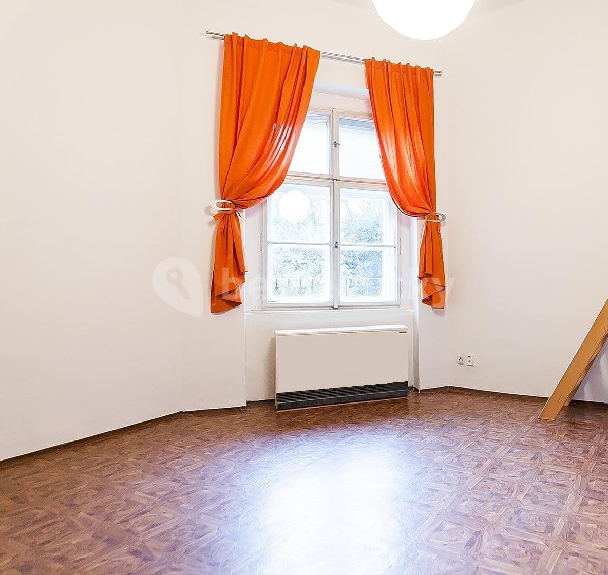 Pronájem bytu 1+kk 33 m², Pernerova, Praha, Praha