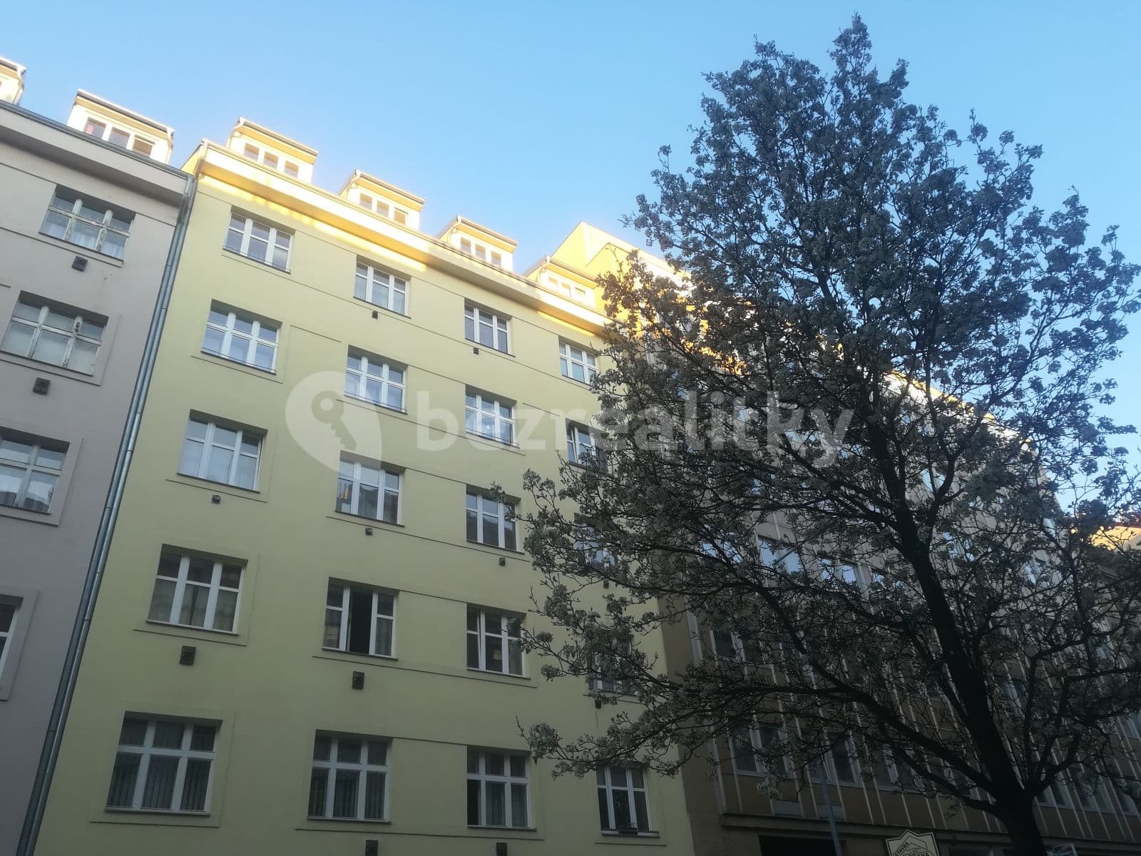 Pronájem bytu 1+1 35 m², Sudoměřská, Praha, Praha