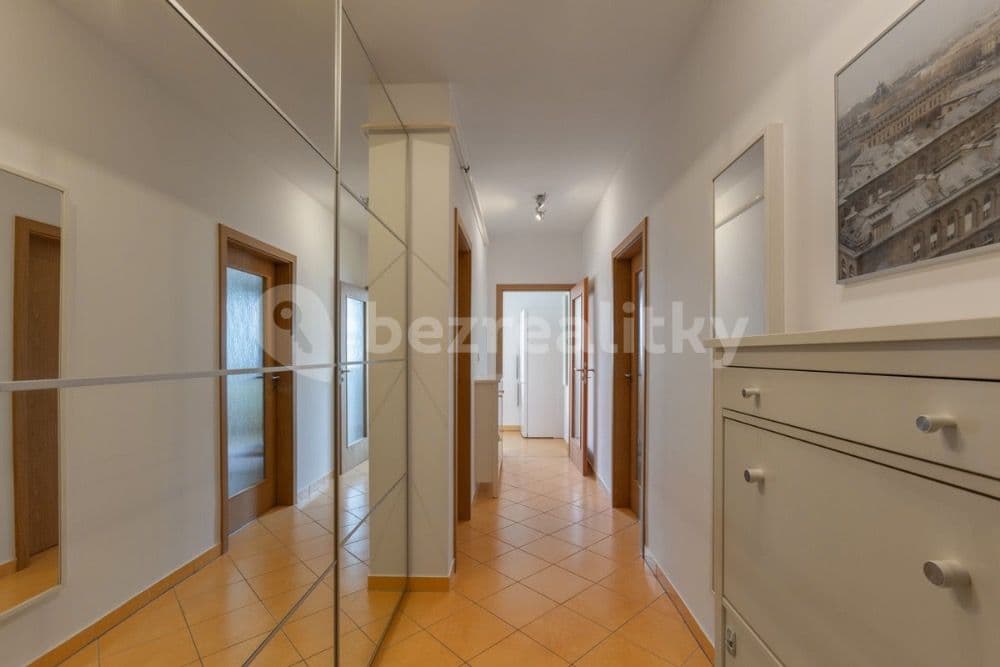 Pronájem bytu 1+1 60 m², Slévačská, Praha, Praha