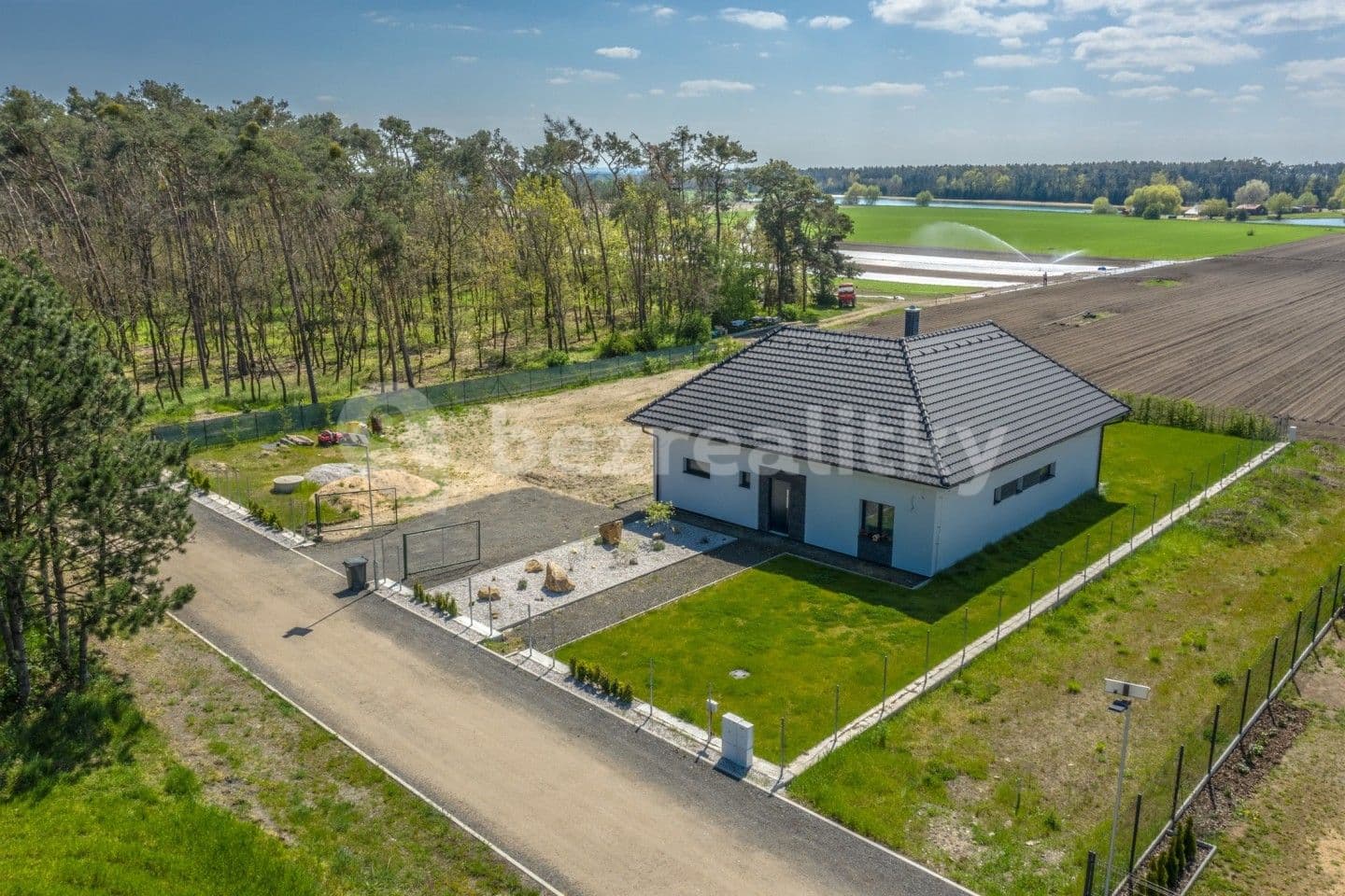 Prodej pozemku 1.745 m², Konětopy, Středočeský kraj