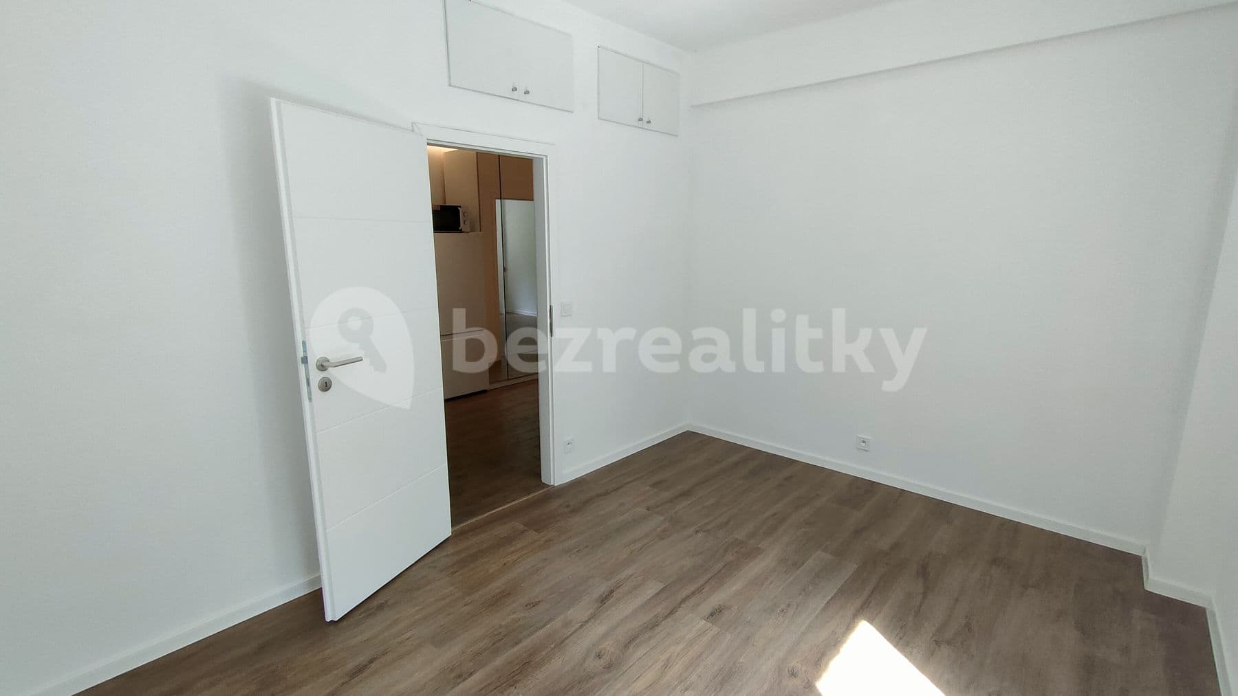 Pronájem bytu 2+1 38 m², Koněvova, Praha, Praha