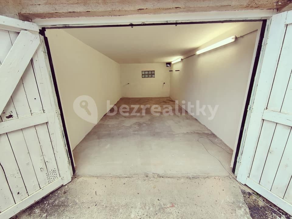 Prodej garáže 20 m², Pod Petřinami, Praha, Praha