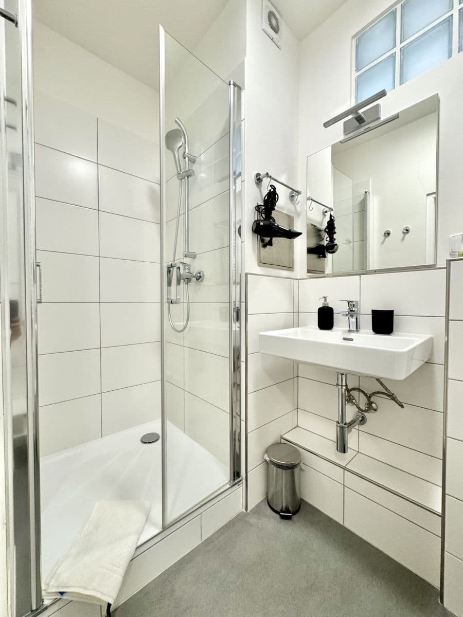 Pronájem bytu  54 m², Na Petřinách, Praha, Praha