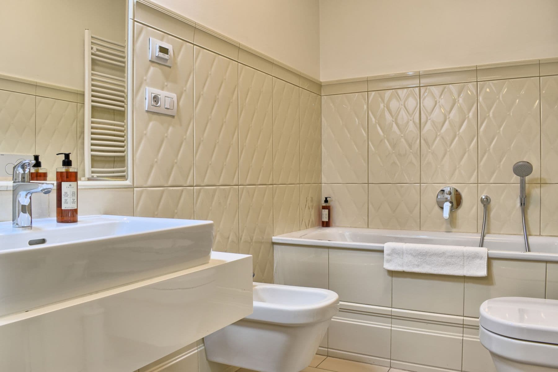 Pronájem bytu  100 m², U Milosrdných, Praha, Praha