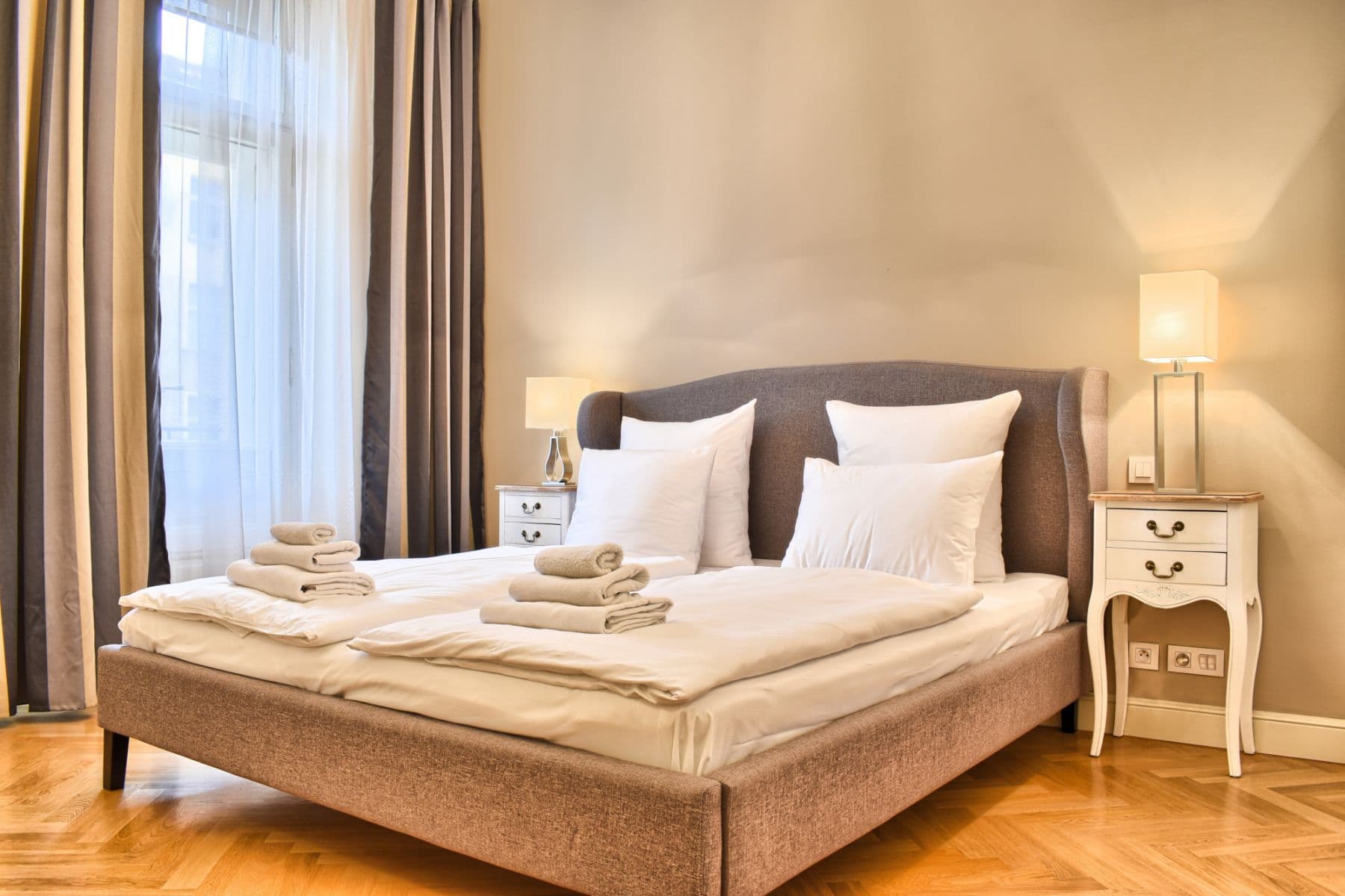 Pronájem bytu  100 m², U Milosrdných, Praha, Praha