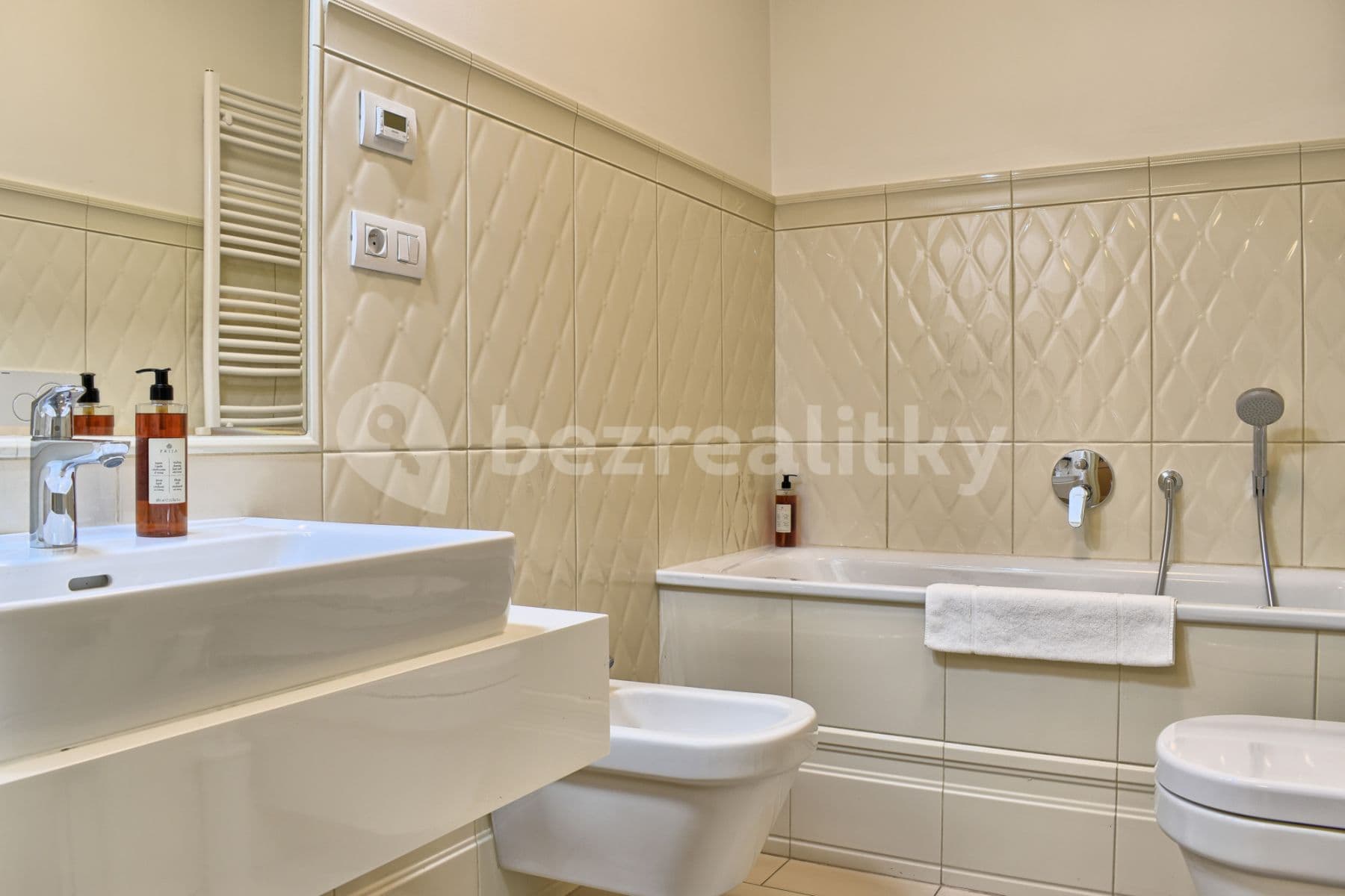 Pronájem bytu  100 m², U Milosrdných, Praha, Praha