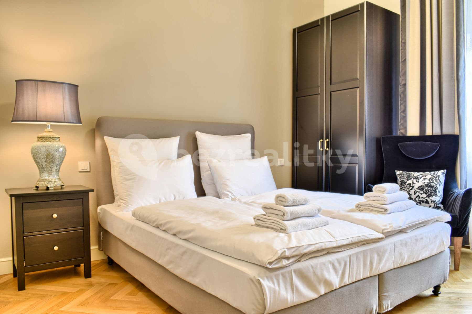 Pronájem bytu  100 m², U Milosrdných, Praha, Praha