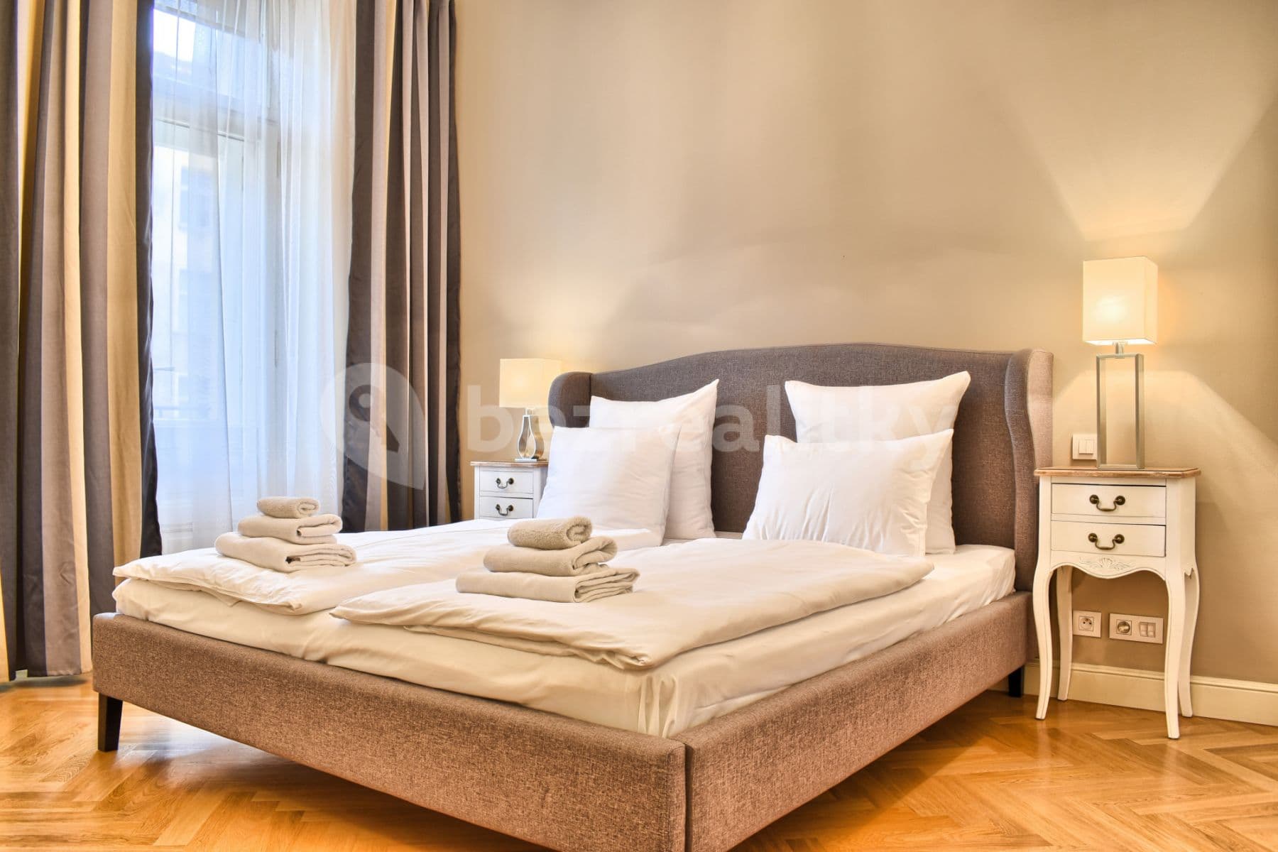 Pronájem bytu  100 m², U Milosrdných, Praha, Praha