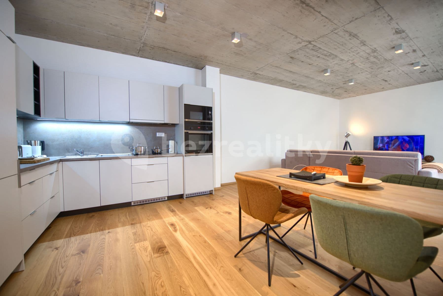 Pronájem bytu  50 m², Soukenická, Praha, Praha