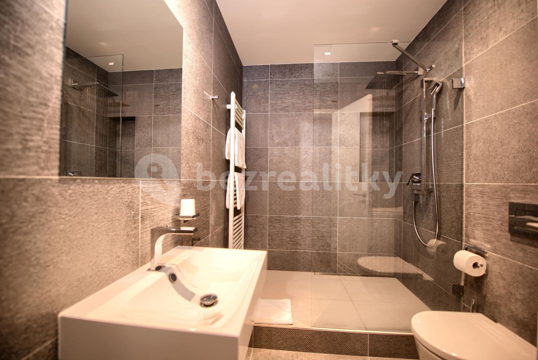 Pronájem bytu  50 m², Soukenická, Praha, Praha