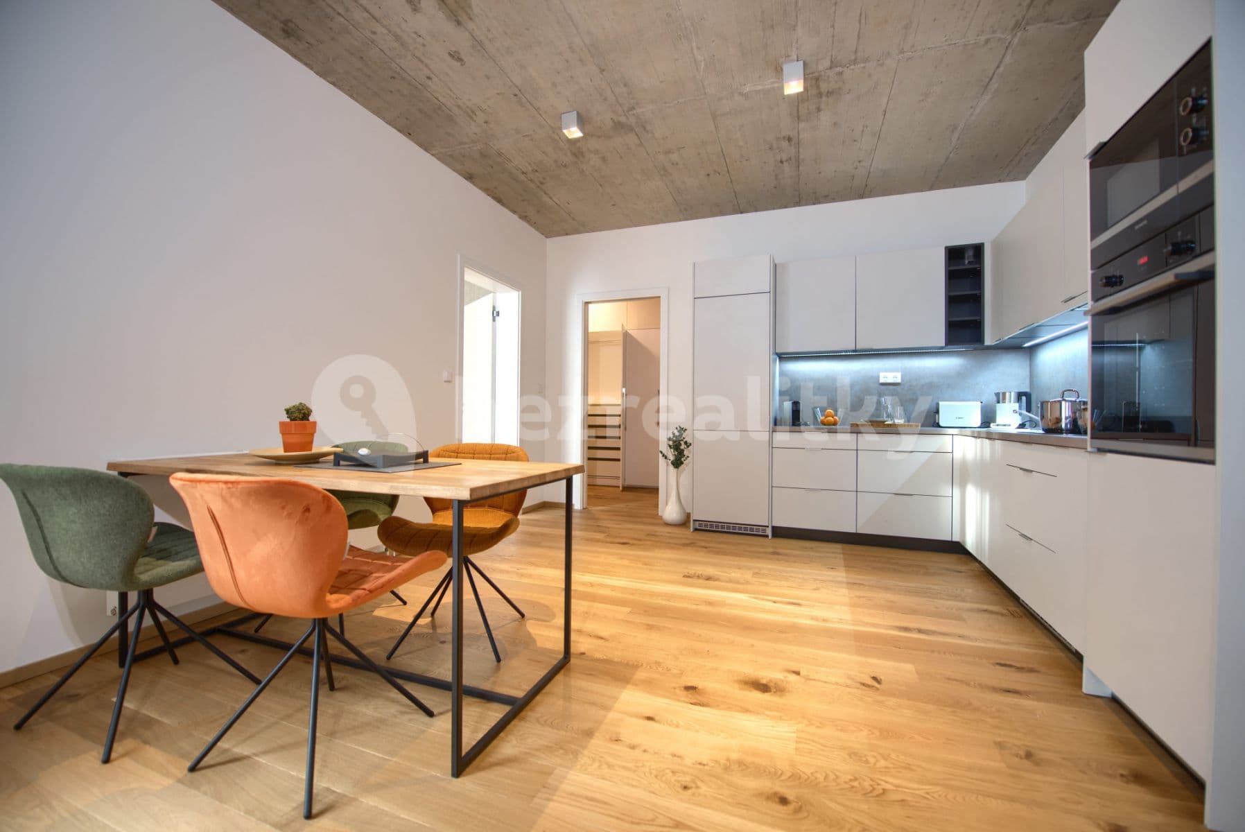 Pronájem bytu  50 m², Soukenická, Praha, Praha