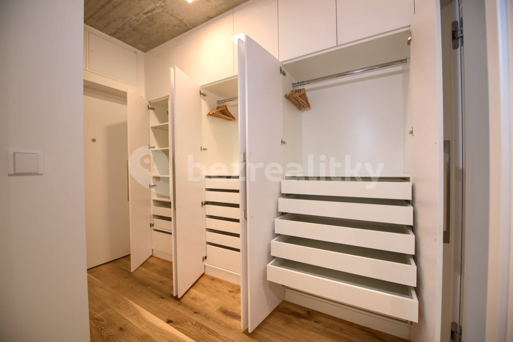 Pronájem bytu  50 m², Soukenická, Praha, Praha