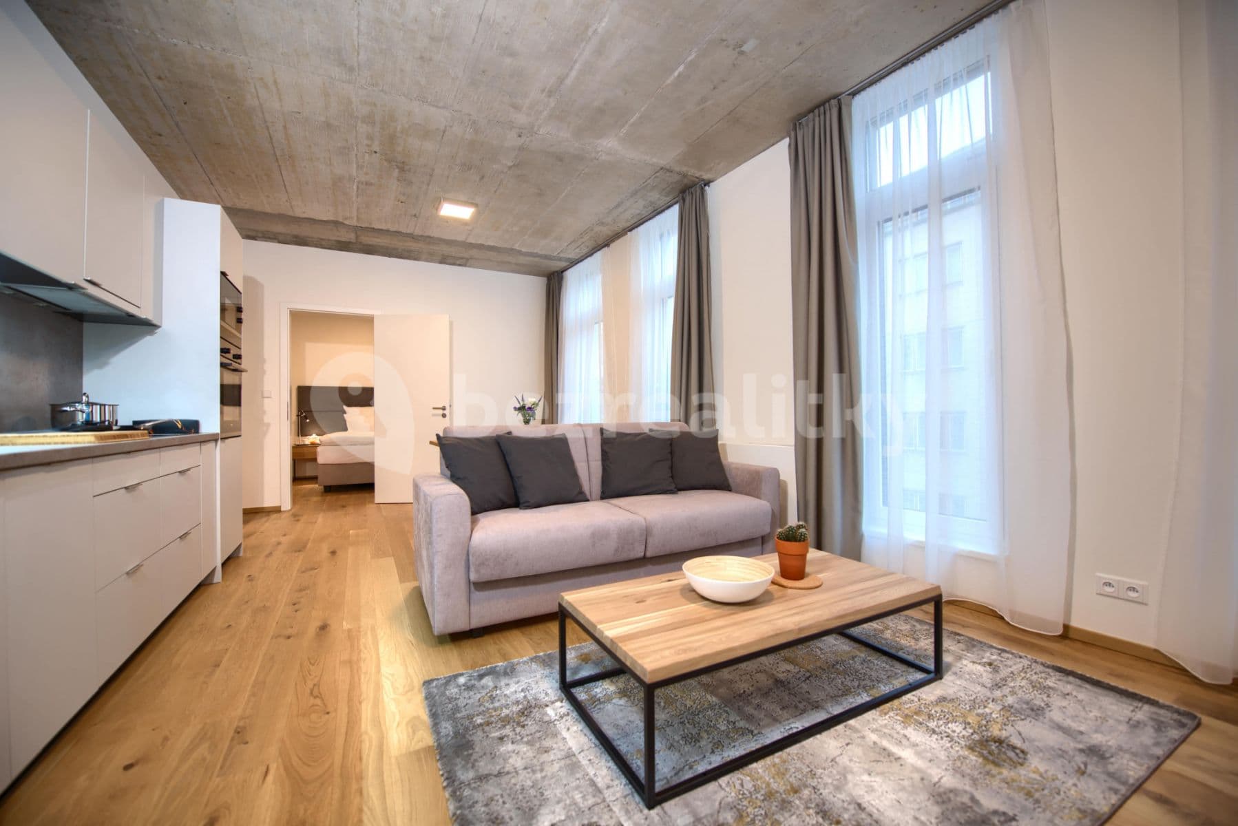 Pronájem bytu  50 m², Soukenická, Praha, Praha