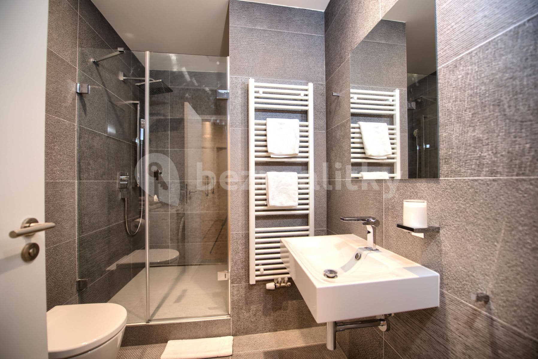 Pronájem bytu  50 m², Soukenická, Praha, Praha