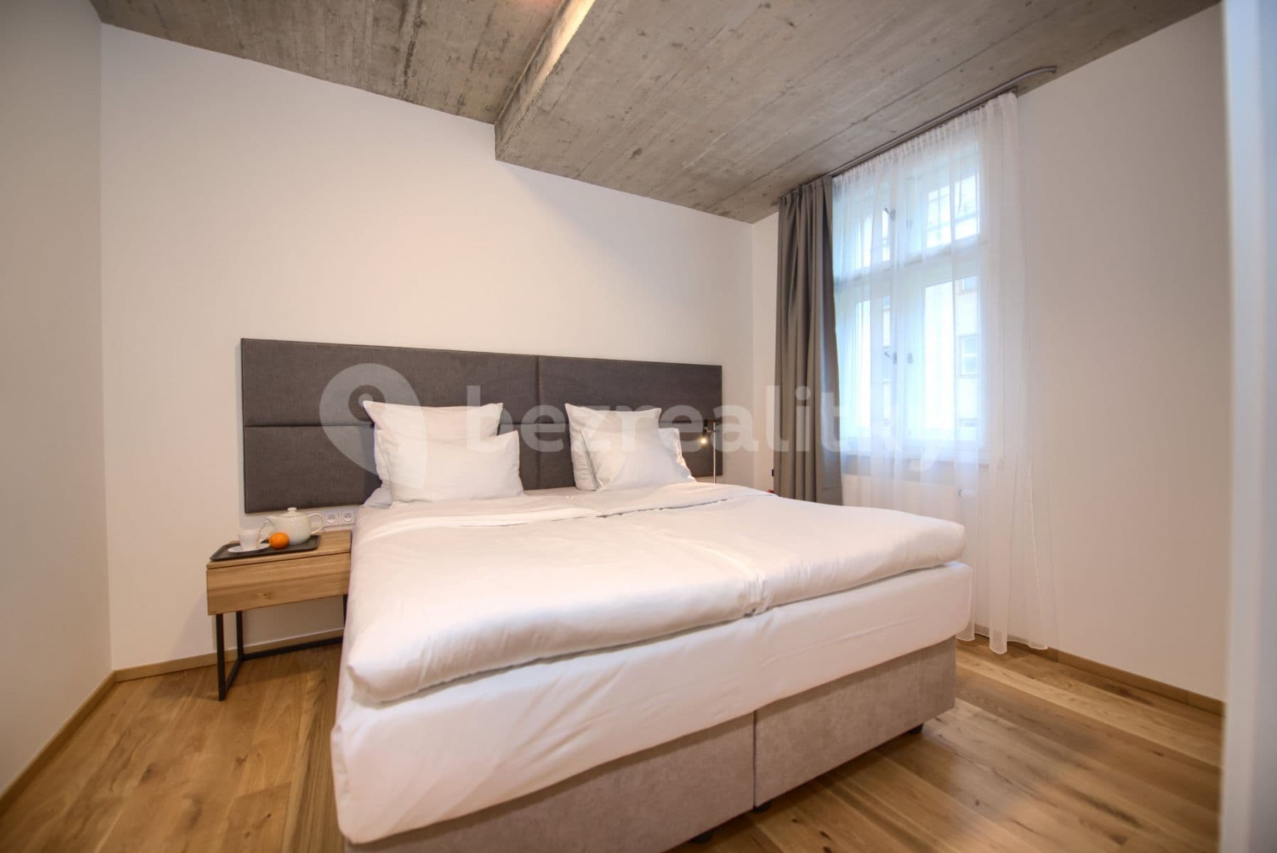 Pronájem bytu  50 m², Soukenická, Praha, Praha