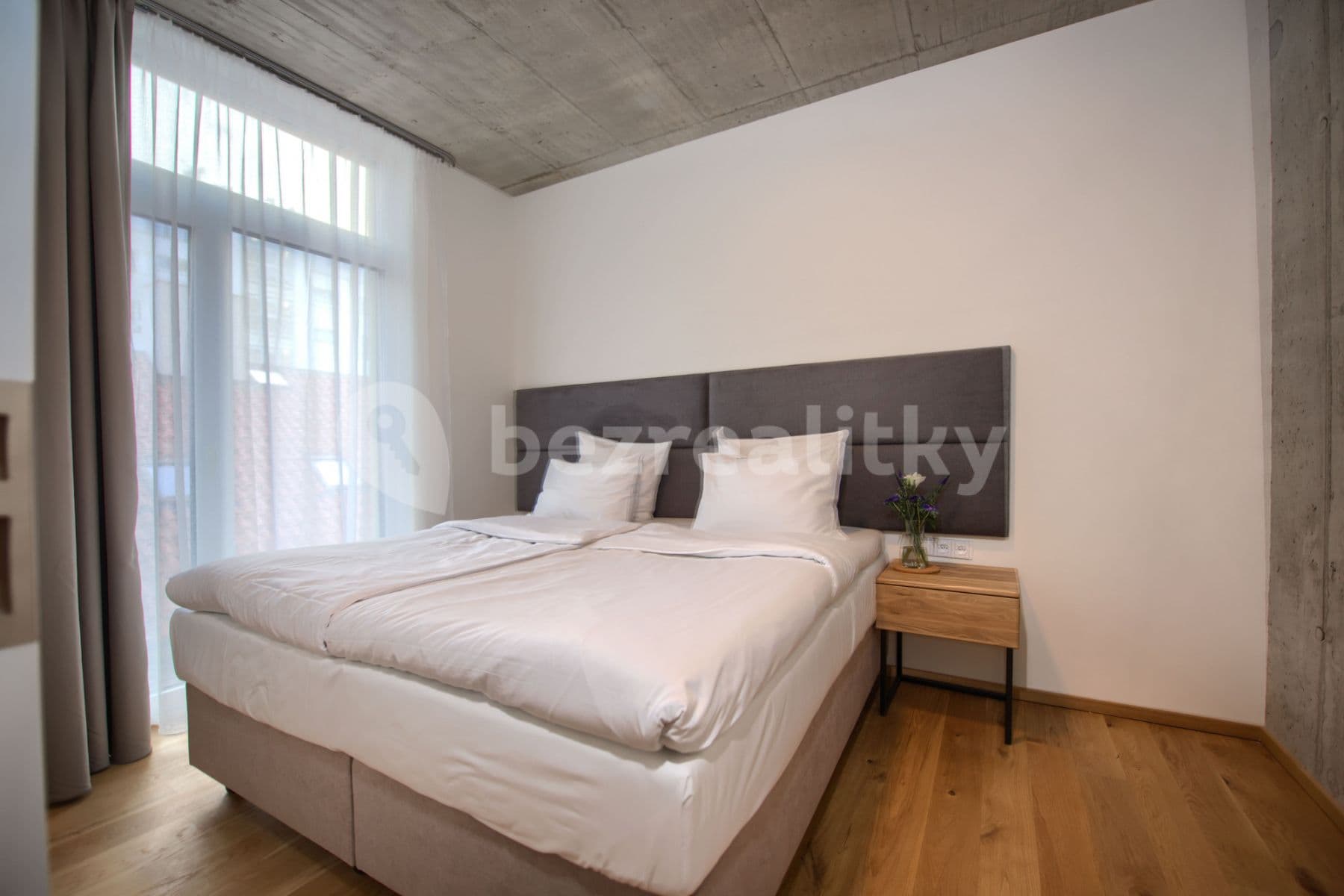 Pronájem bytu  50 m², Soukenická, Praha, Praha