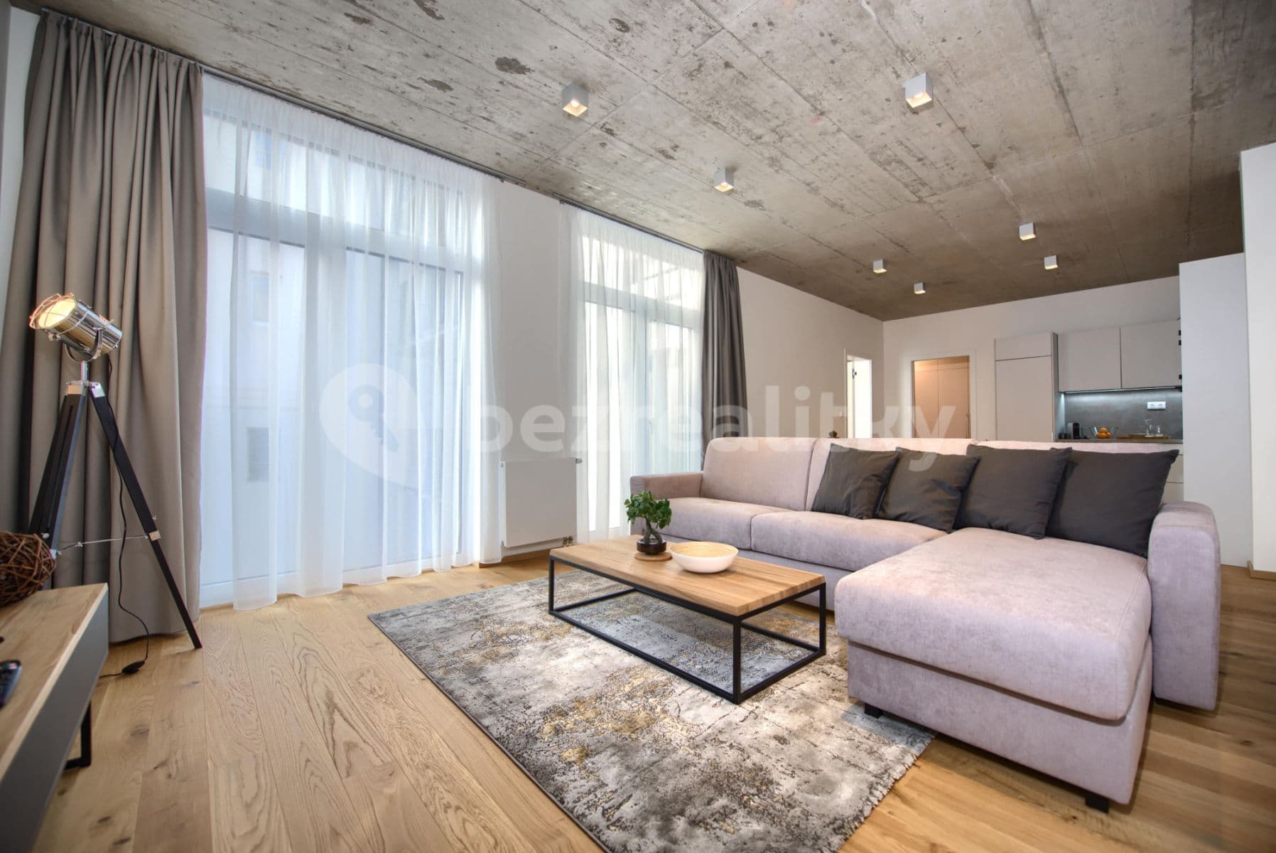 Pronájem bytu  50 m², Soukenická, Praha, Praha