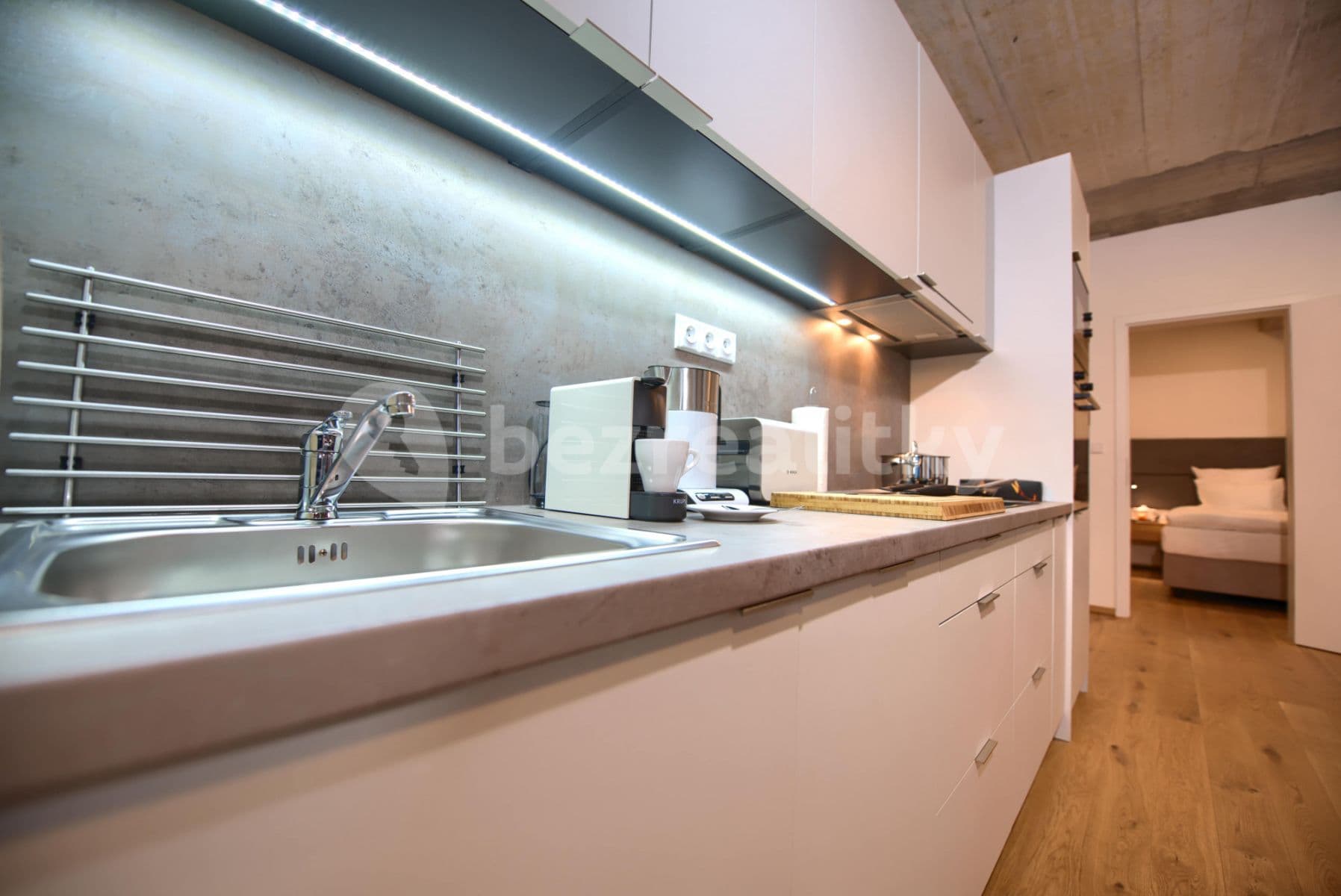 Pronájem bytu  50 m², Soukenická, Praha, Praha