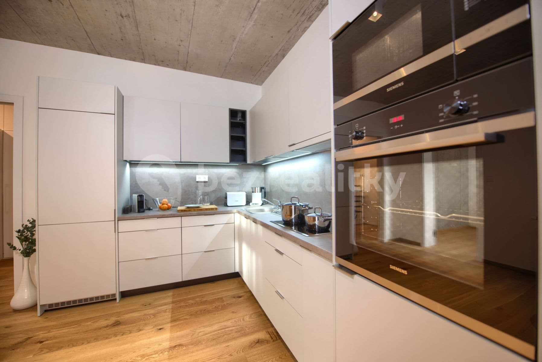 Pronájem bytu  50 m², Soukenická, Praha, Praha
