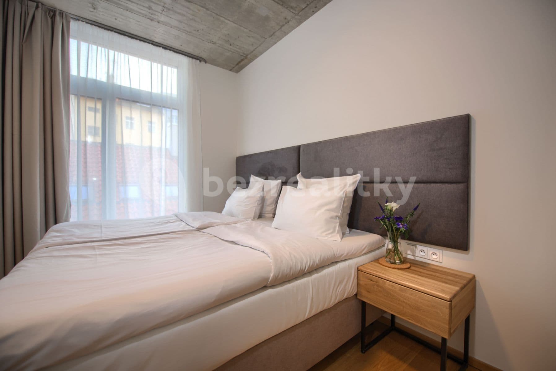 Pronájem bytu  50 m², Soukenická, Praha, Praha