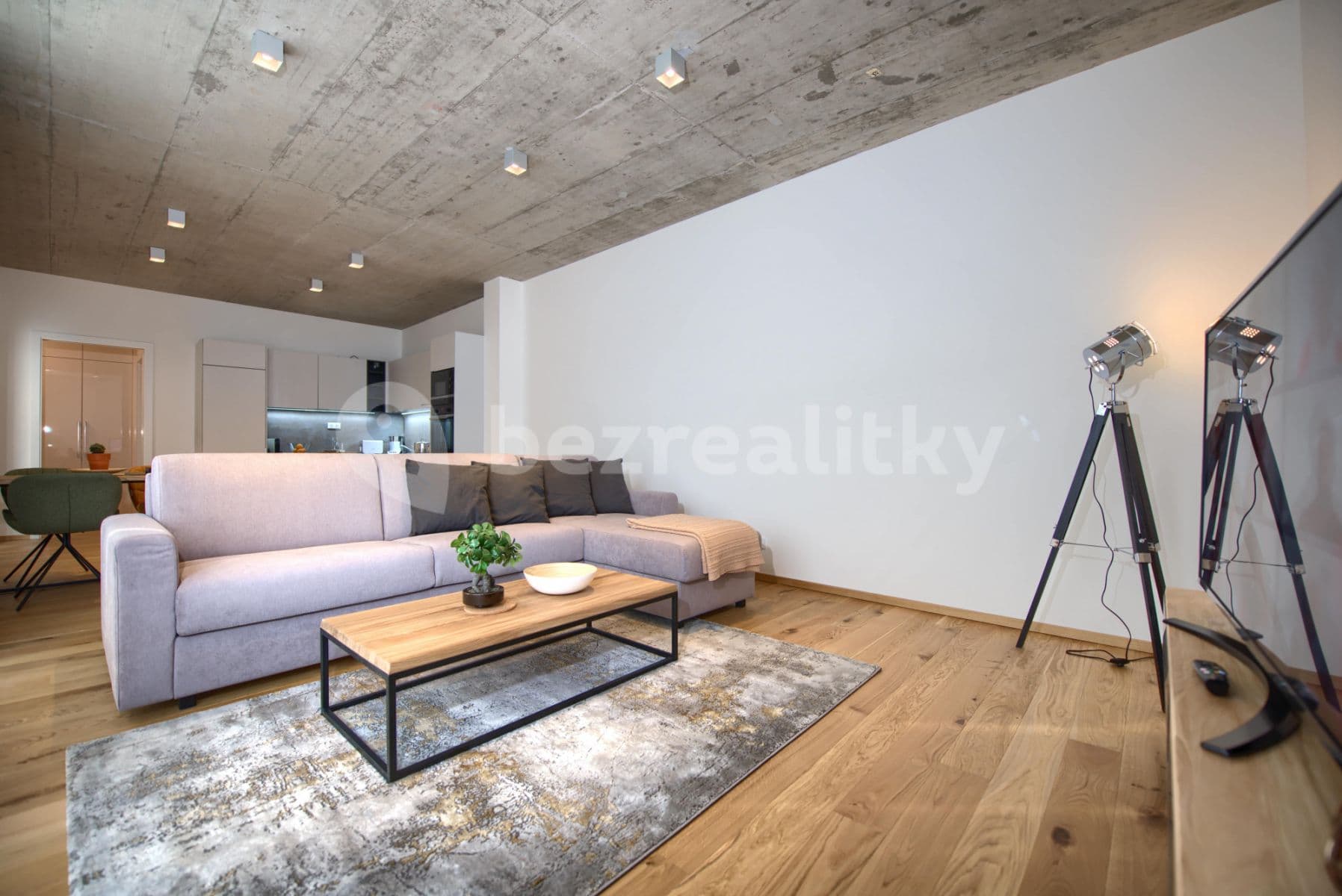 Pronájem bytu  50 m², Soukenická, Praha, Praha