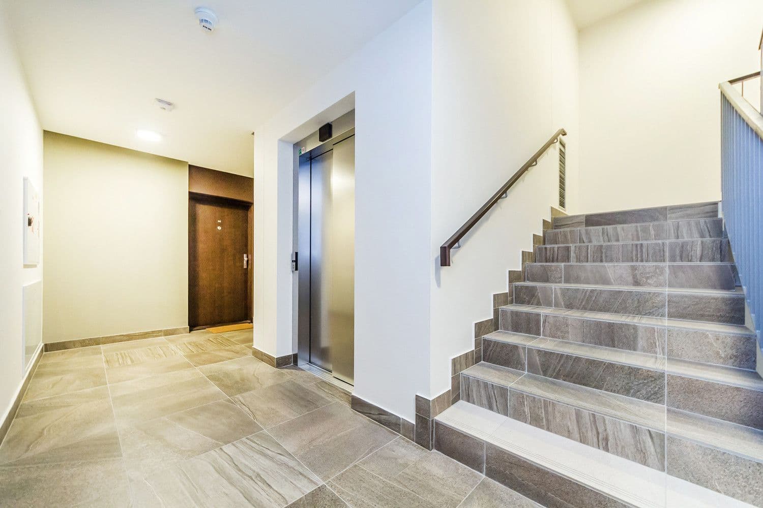 Pronájem bytu  30 m², V Háji, Praha, Praha