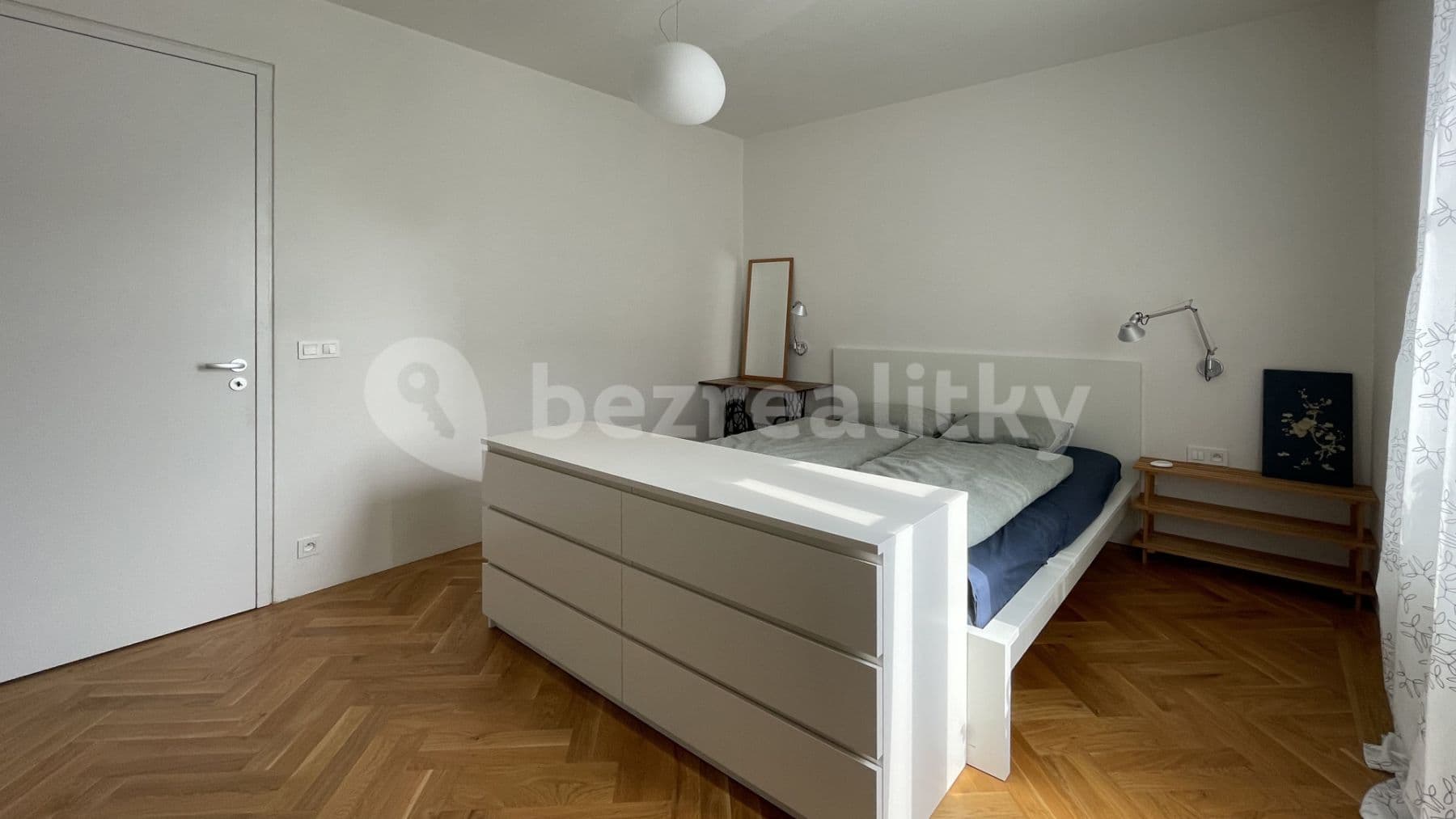 Pronájem bytu 2+kk 45 m², Pod dvorem, Praha, Praha