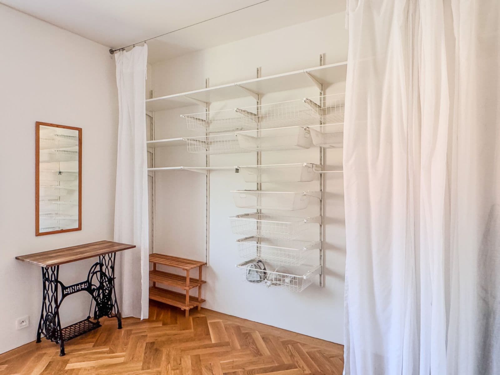Pronájem bytu  45 m², Pod dvorem, Praha, Praha