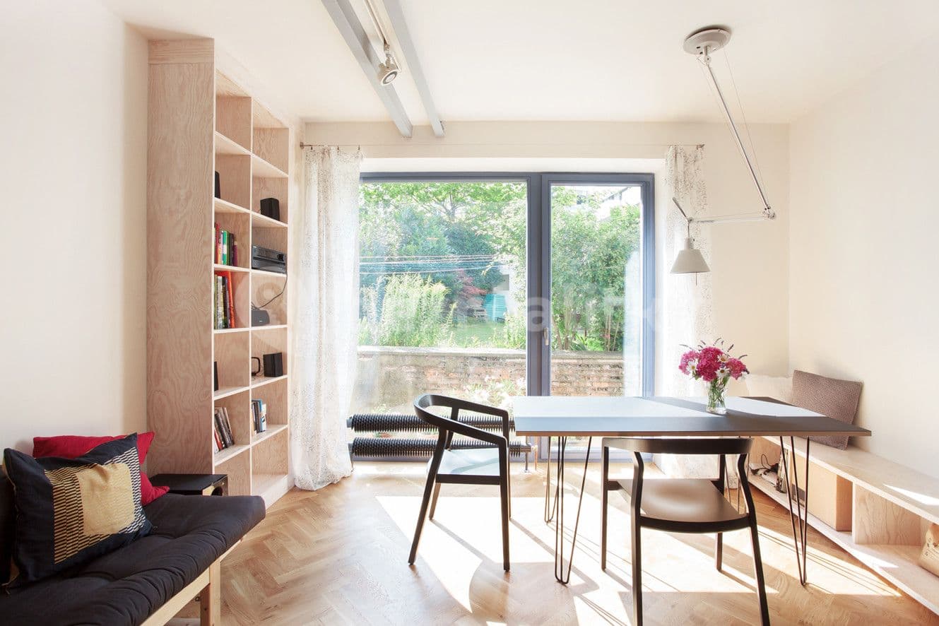 Pronájem bytu  45 m², Pod dvorem, Praha, Praha