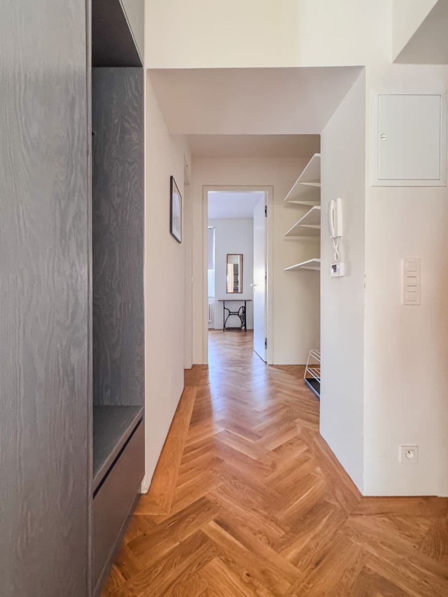 Pronájem bytu  45 m², Pod dvorem, Praha, Praha