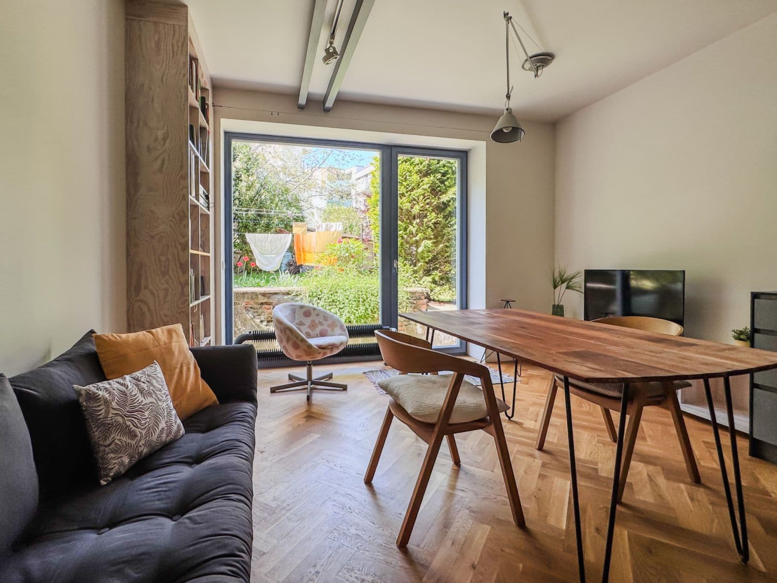 Pronájem bytu  45 m², Pod dvorem, Praha, Praha