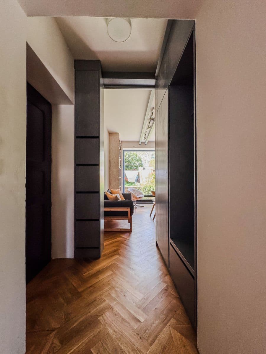 Pronájem bytu  45 m², Pod dvorem, Praha, Praha