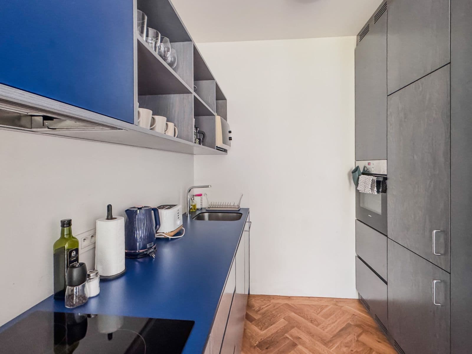 Pronájem bytu  45 m², Pod dvorem, Praha, Praha
