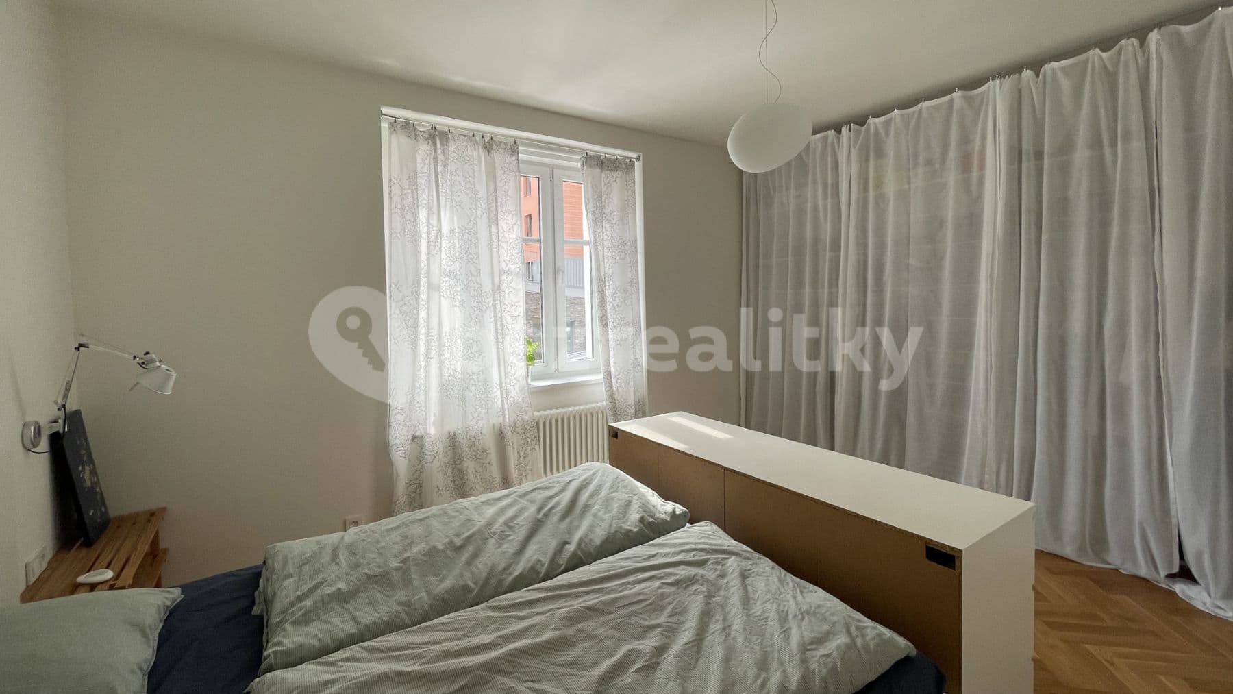 Pronájem bytu  45 m², Pod dvorem, Praha, Praha