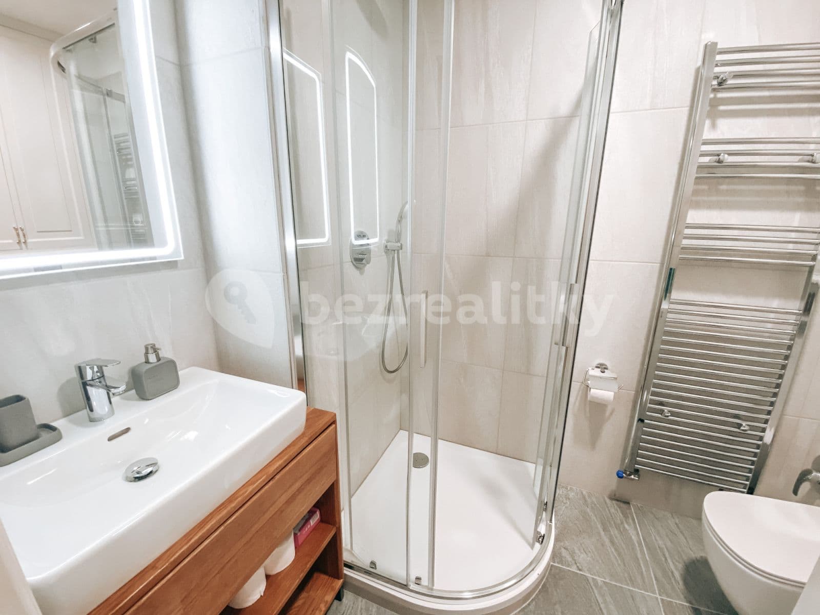 Pronájem bytu  46 m², Masná, Praha, Praha