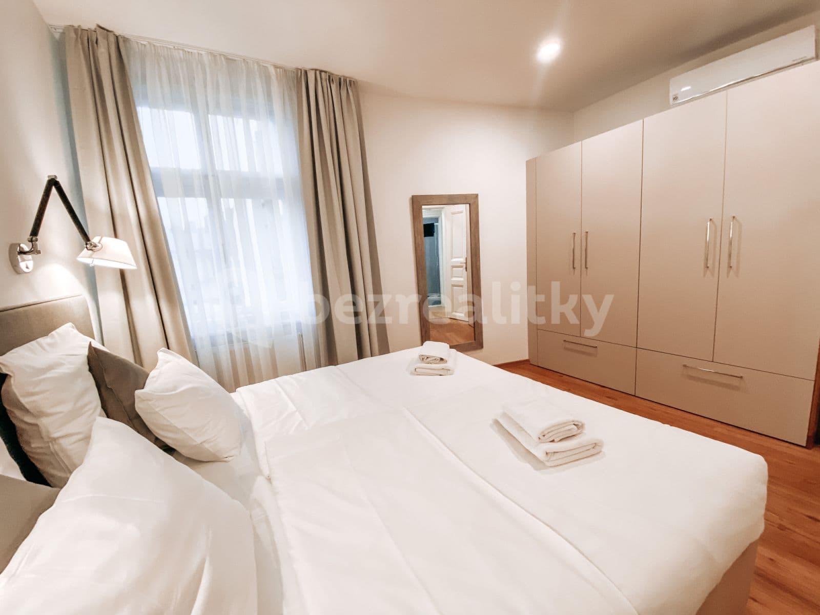 Pronájem bytu  46 m², Masná, Praha, Praha