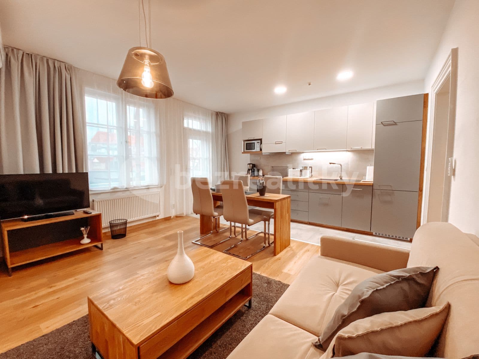 Pronájem bytu  46 m², Masná, Praha, Praha