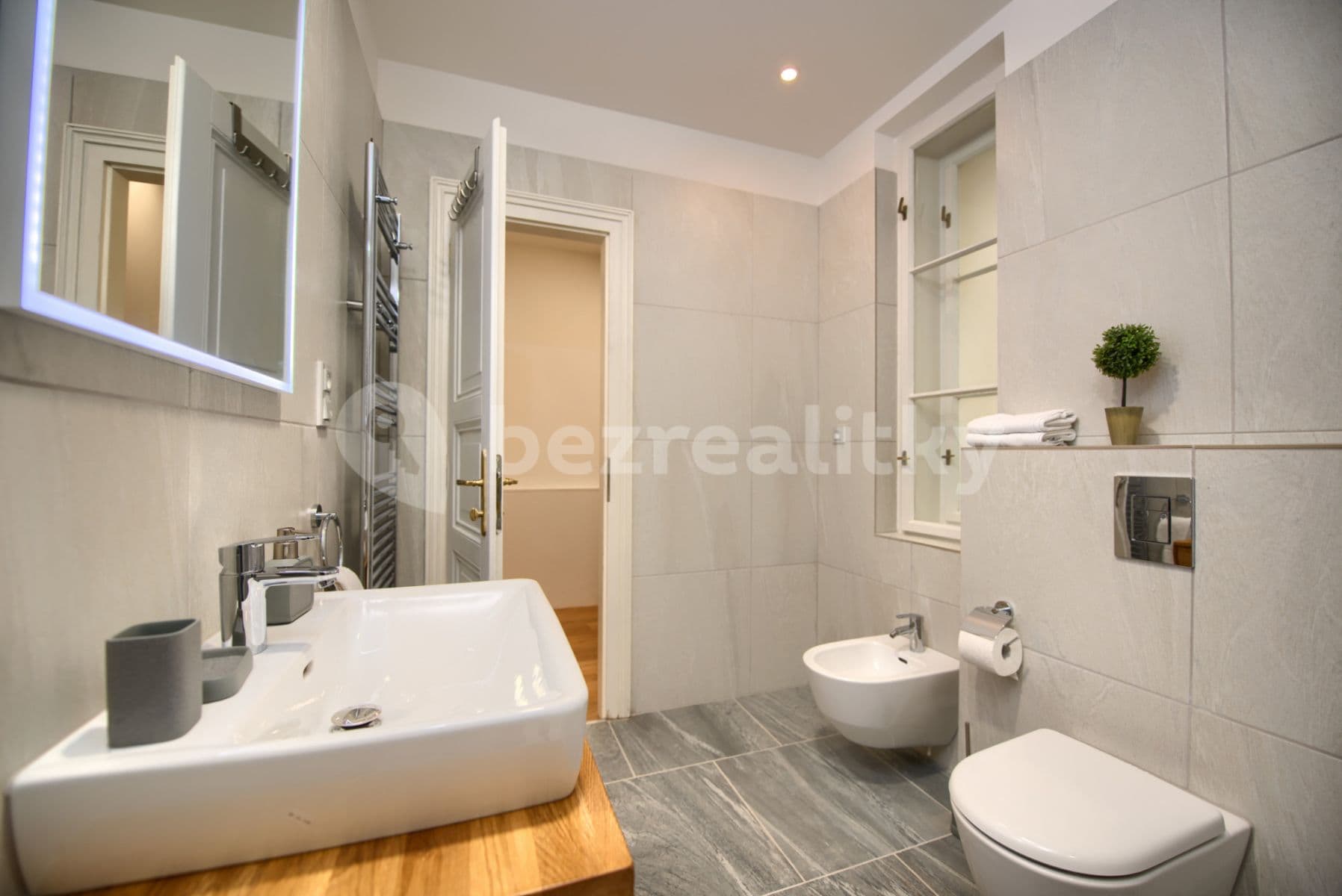 Pronájem bytu  43 m², Masná, Praha, Praha