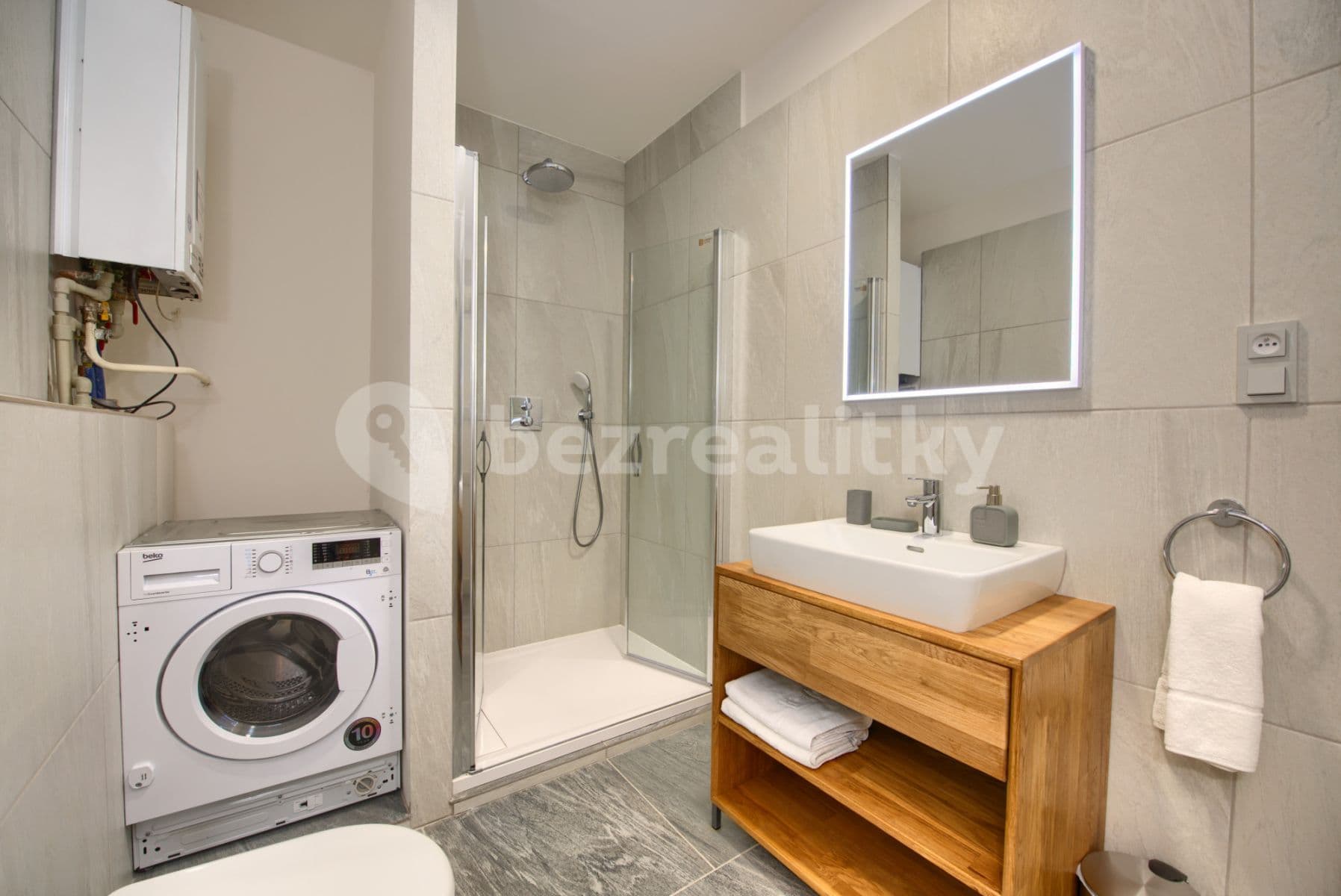Pronájem bytu  43 m², Masná, Praha, Praha